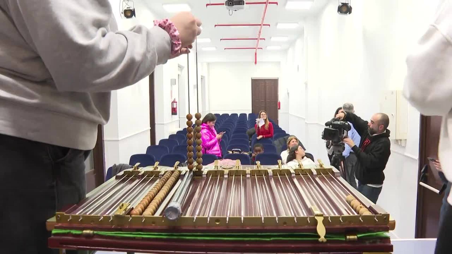 Casi 40 niños de San Ildefonso se presentan voluntarios para participar en el sorteo de Navidad