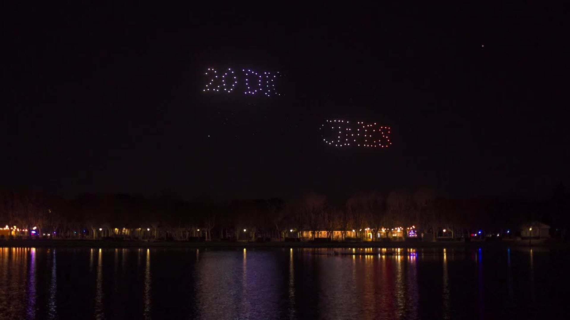 Un espectáculo de drones recrea a los personajes de ‘Mufasa: El Rey León’ en el cielo de Madrid