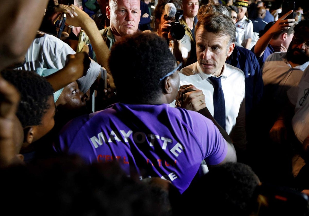 Macron, durante su visita a Mayotte