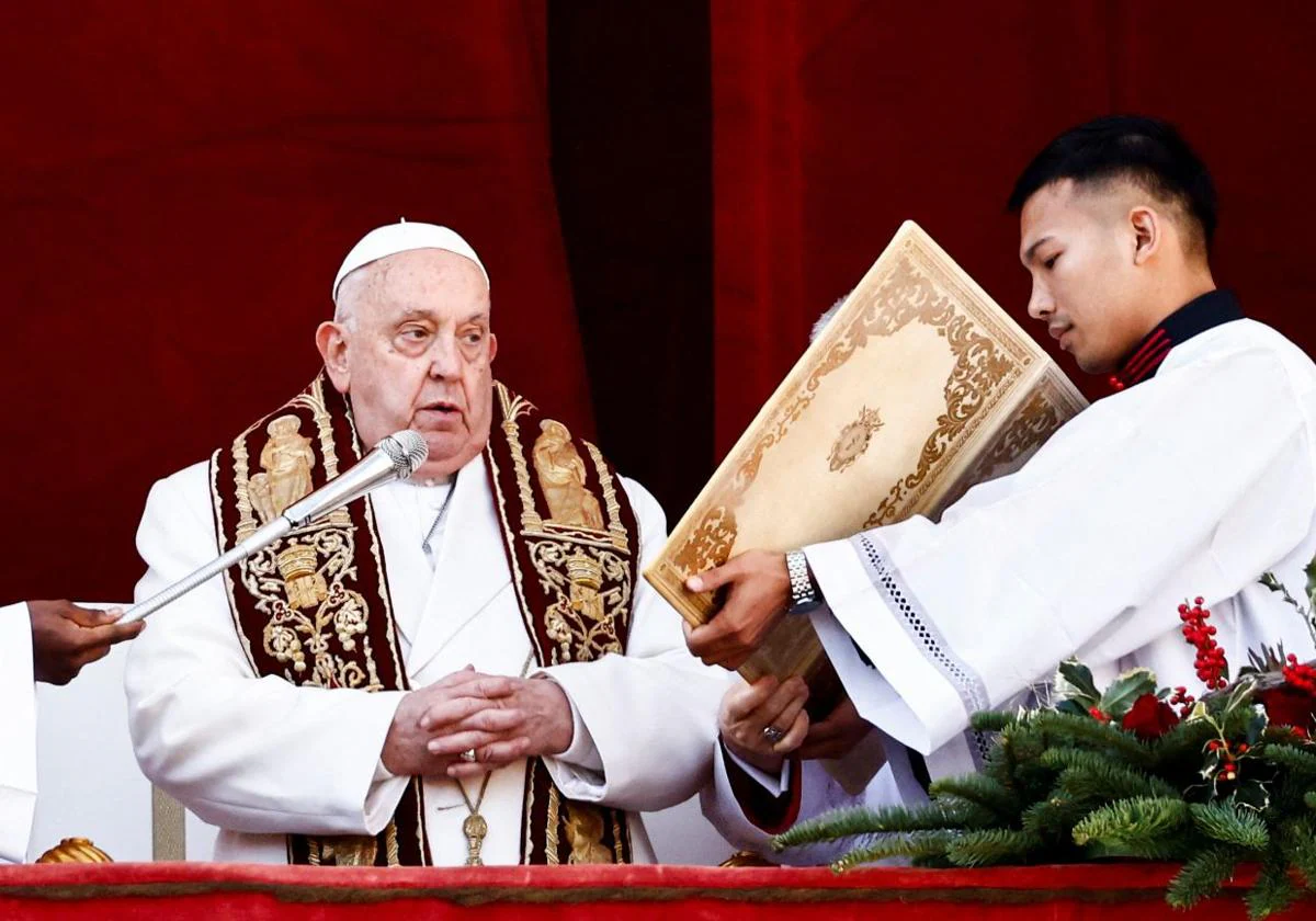 El Papa Francisco pide que «callen las armas en la martirizada Ucrania» en su mensaje de Navidad