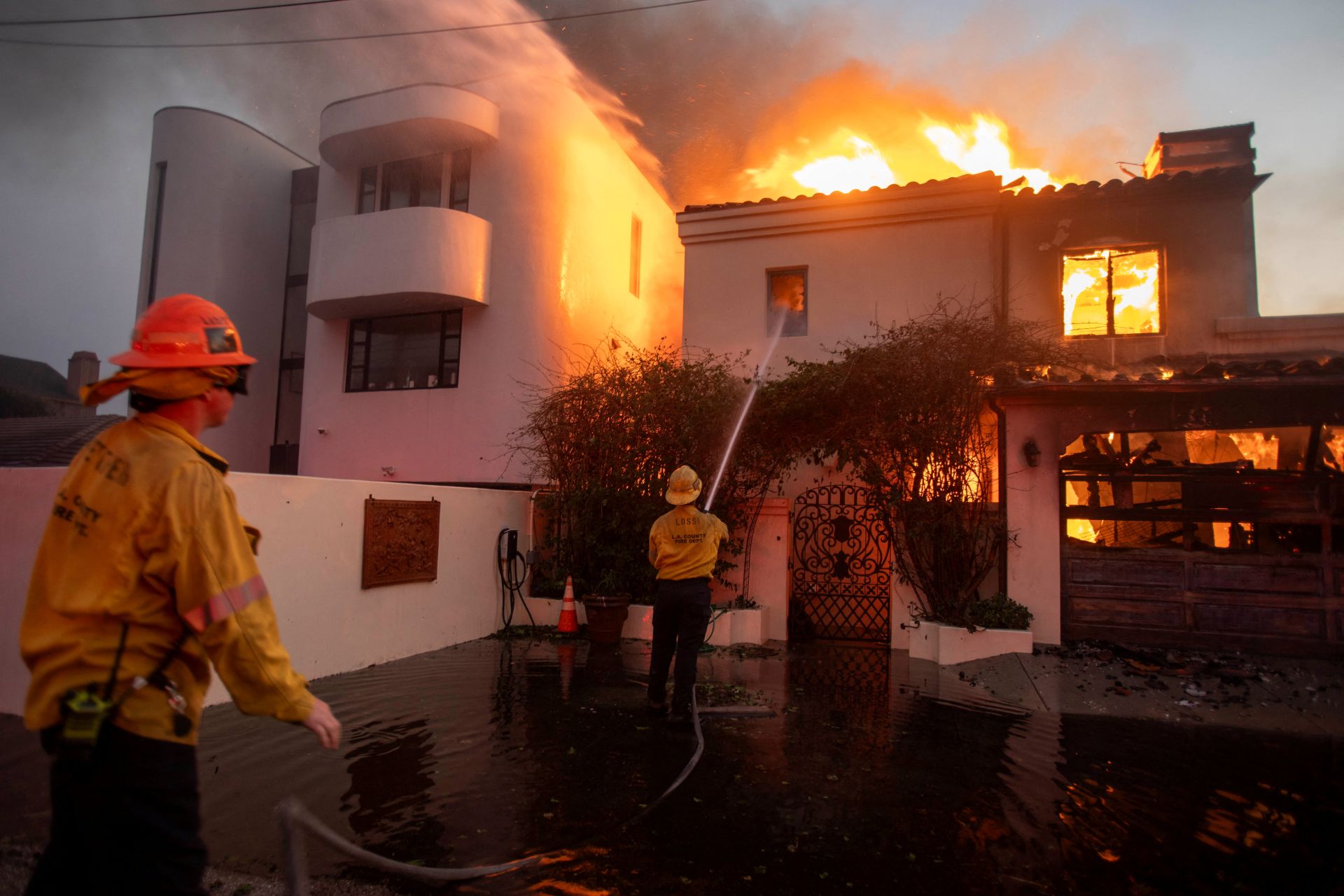 Las imágenes del devastador incendio de Los Ángeles