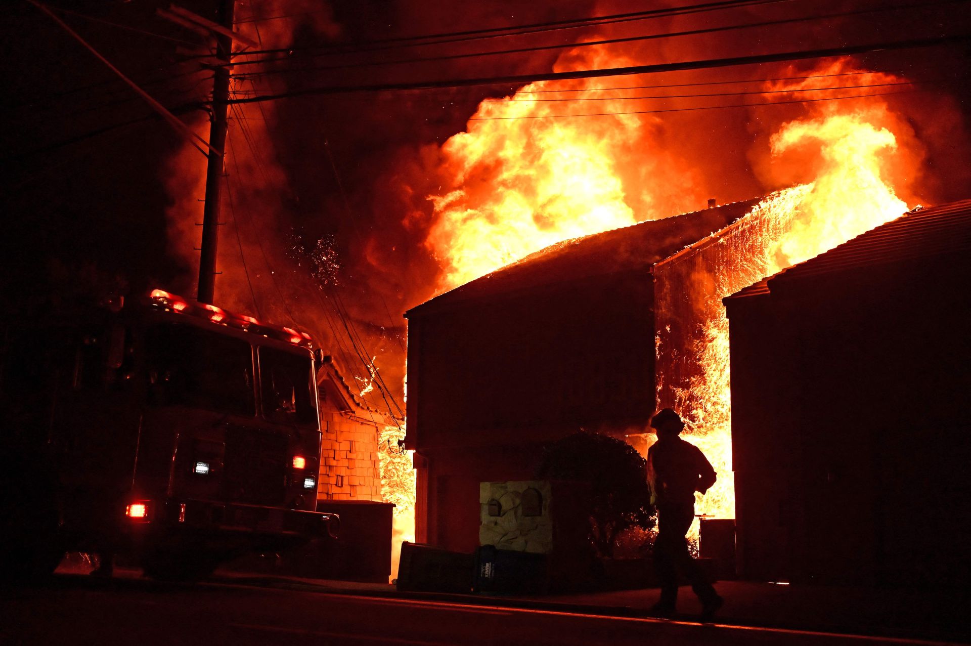 Las imágenes del devastador incendio de Los Ángeles