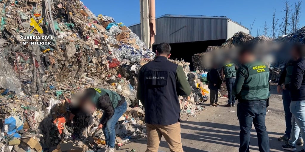 Desarticulada una red que introdujo en España 40.000 toneladas de basura ilegal desde Italia