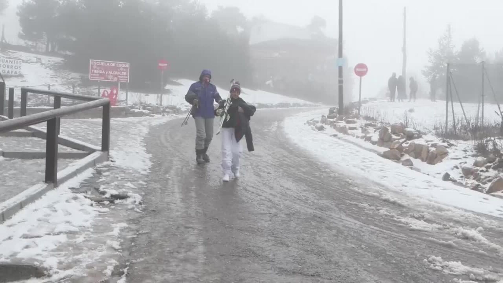 Nieve y niebla en la sierra de Madrid