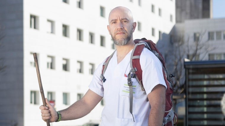 Alfonso Rodríguez, natural de Ferrol, ha logrado trabajar de nuevo en su ciudad. Pero antes pasó por Mallorca, Tenerife y Sevilla por motivos profesionales