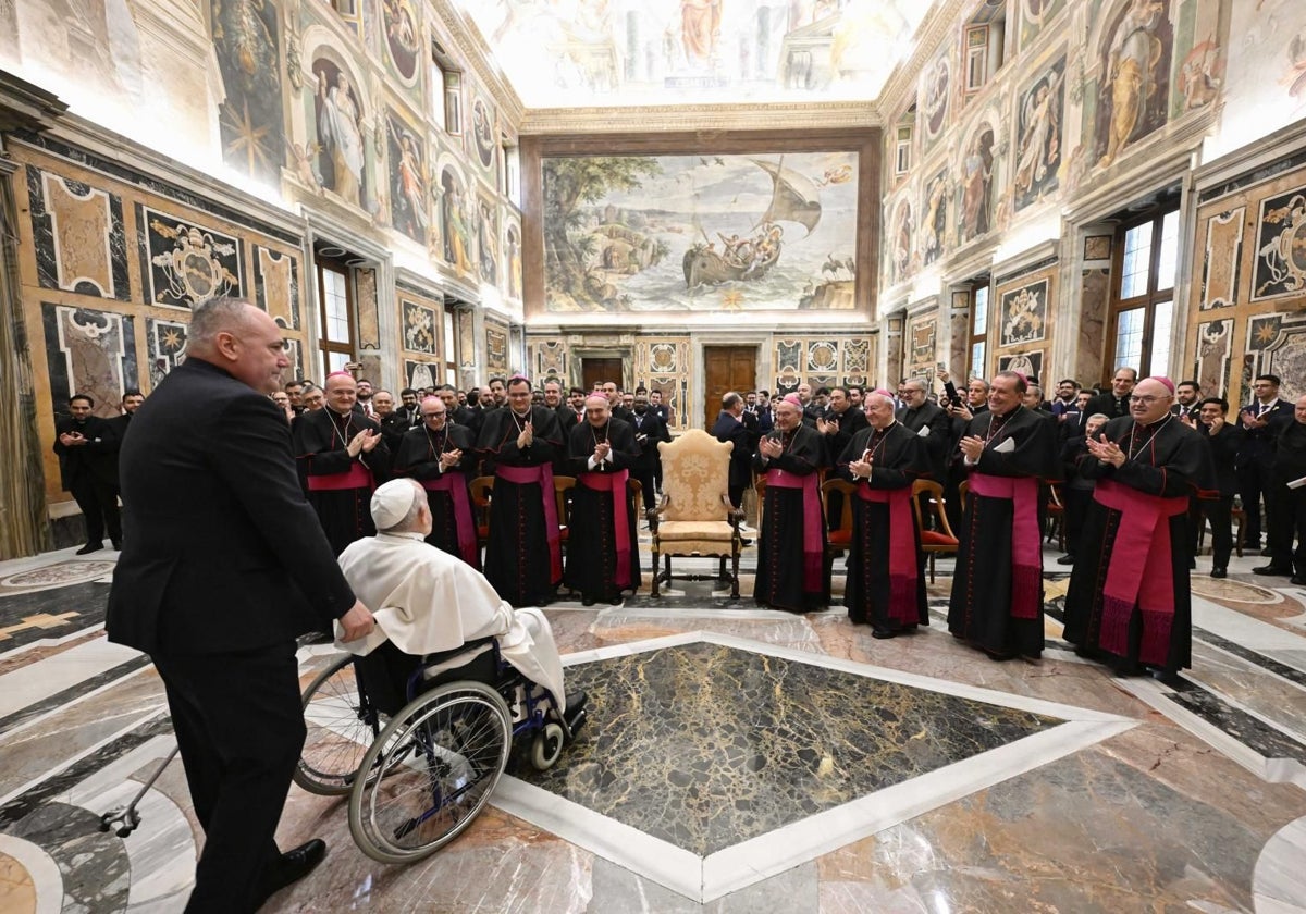 Los obispos y seminaristas de la provincia eclesiástica de Valencia saludan la llegada del Papa