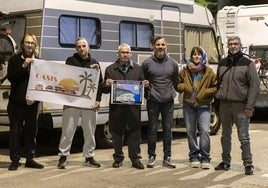 Caravanistas cívicos acusan a los campistas «jetas»: «Vienen turistas y limpian los cacharros en la calle»