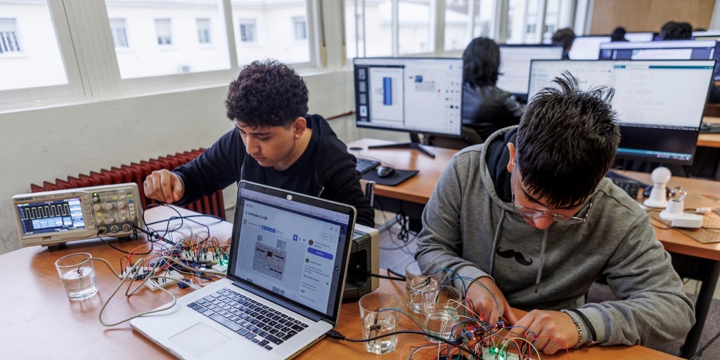 Acceso a Formación Profesional: Conocimientos Básicos de Lengua, Cálculo y Tecnología son Suficientes