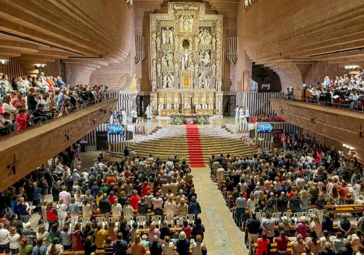 Celebración de la última jornada mariana de la familias este septiembre en Torreciudad, presidida por el obispo de Barbastro, Ángel Pérez Pueyo