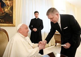 Primer parte médico del Papa: «Infección respiratoria, algo de fiebre y parámetros dentro de la norma»