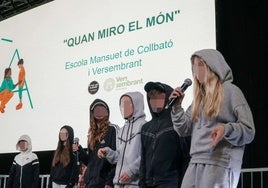 Cómo actúan los comisarios del catalán en las escuelas: encuestas para delatar a quien no lo usa, coacciones a docentes, y premios por hablarlo