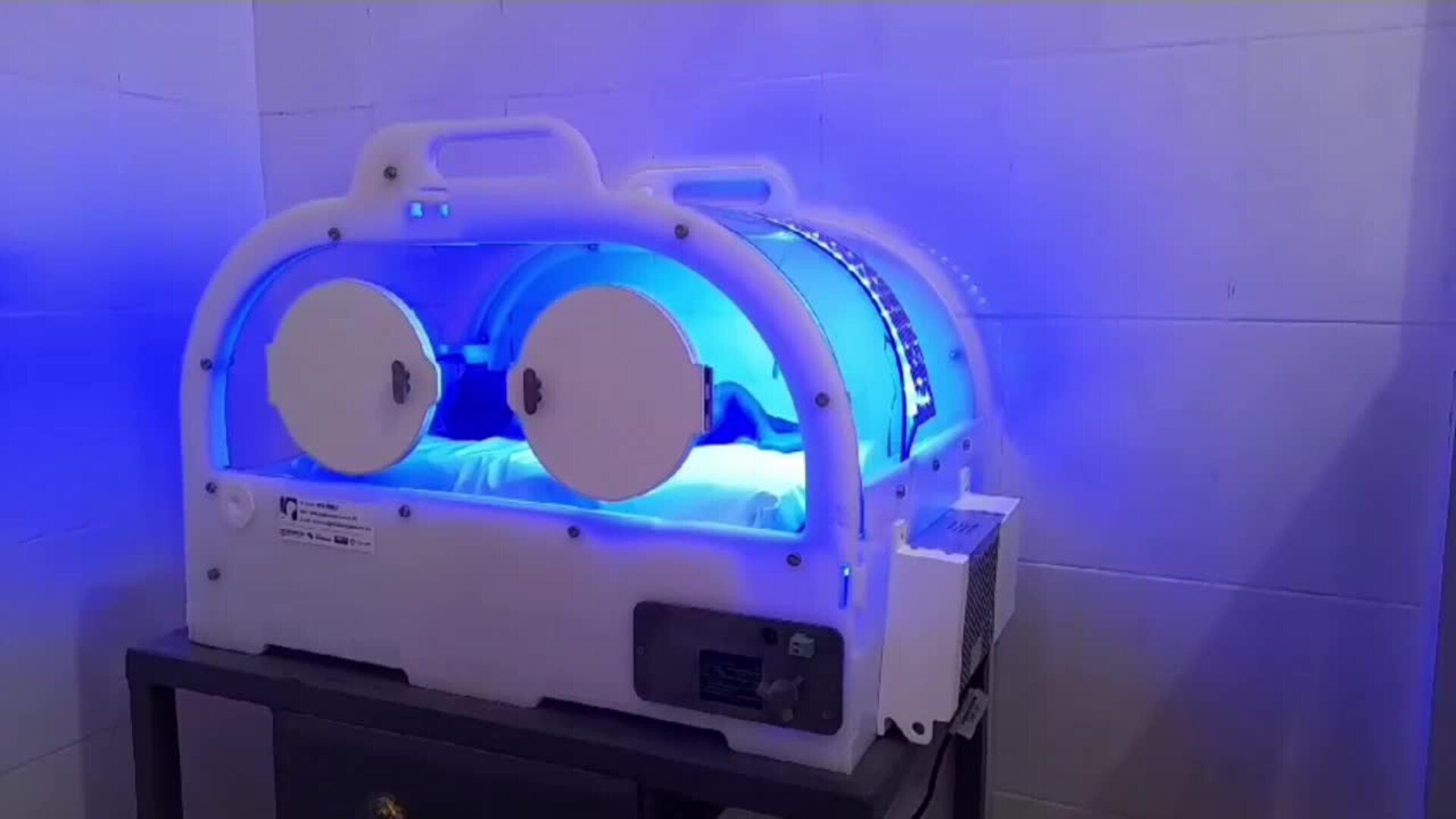 Una ONG distribuye incubadoras asequibles para salvar prematuros en más de 30 países