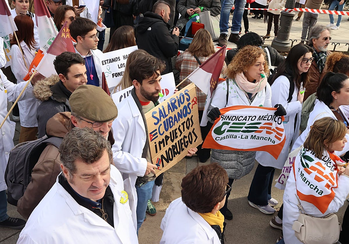 Concentración reciente de los sindicatos médicos frente al Ministerio de Sanidad