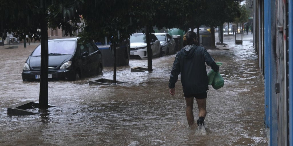 Temporal de lluvias en Madrid, Murcia, Castilla y León, Extremadura y resto de España, en directo: carreteras cortadas, avisos de Aemet y última hora hoy