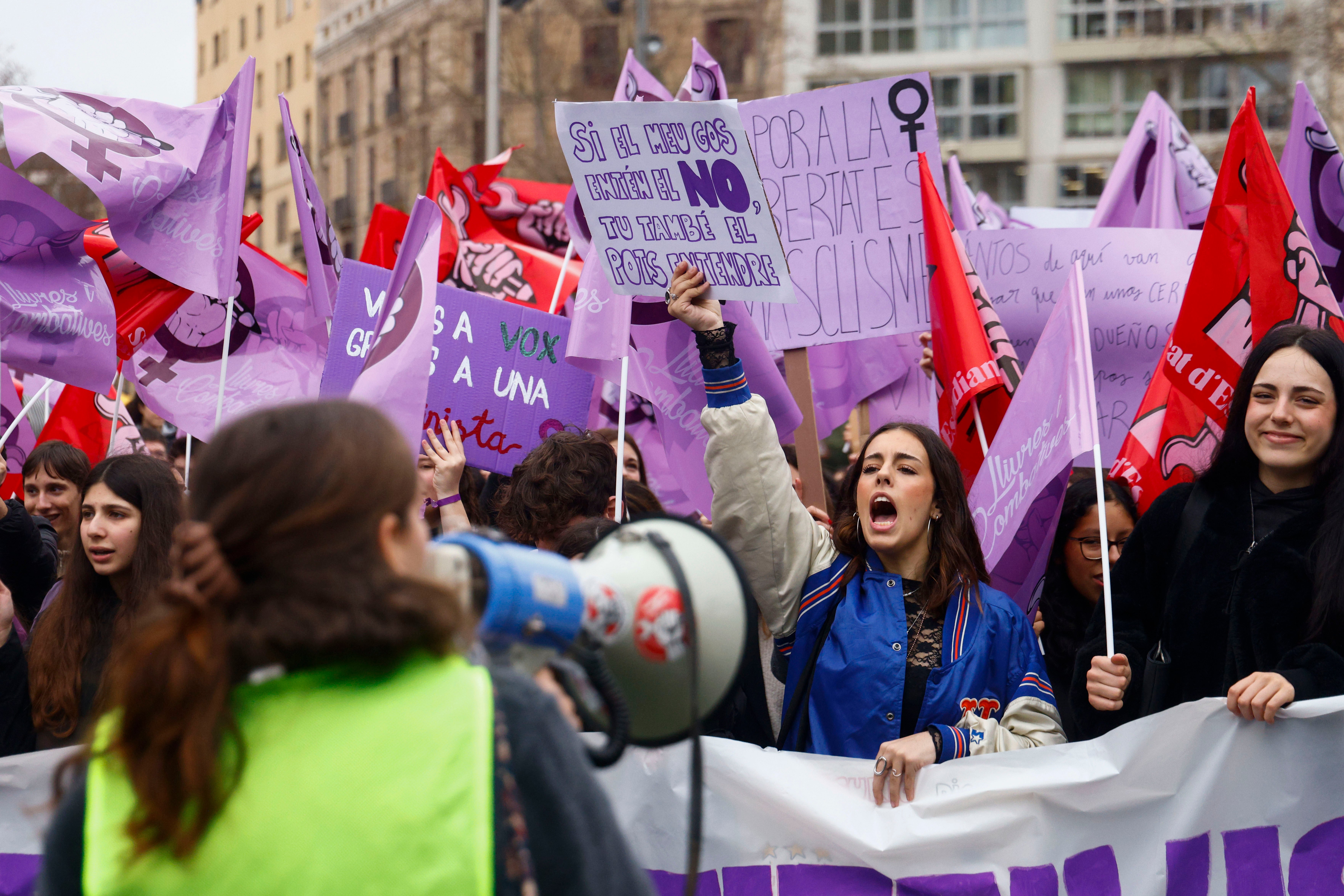 Manifestantes en la marcha del 8M en Barcelona