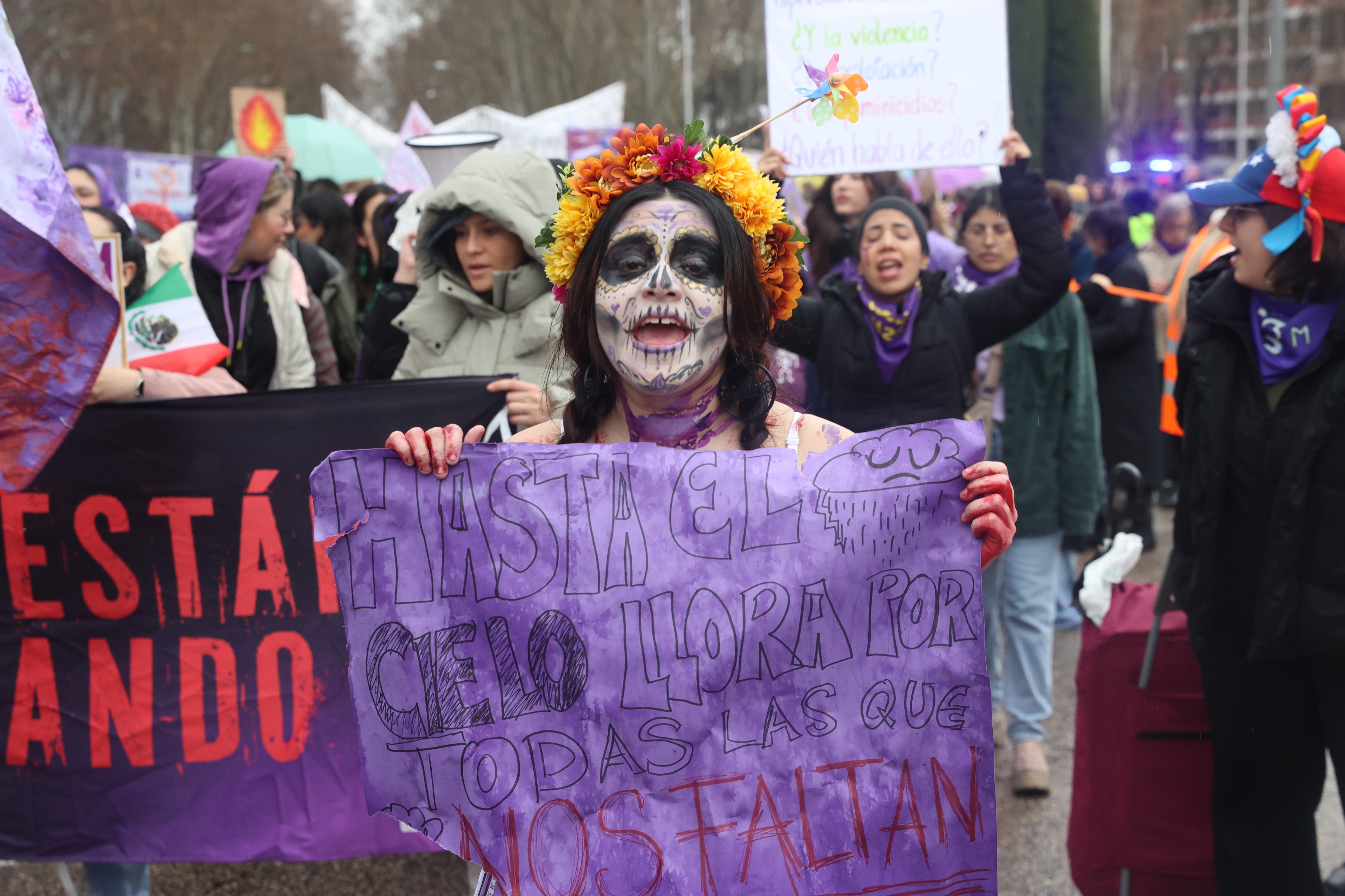 Una mujer se manifiesta en Madrid  por el Día Internacional de la Mujer