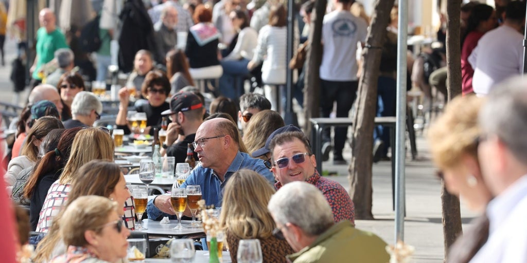 ¿Podré beber cerveza en un concierto? ¿Harán controles de alcoholemia a las puertas de un estadio?: las claves de la nueva ley de alcohol y menores