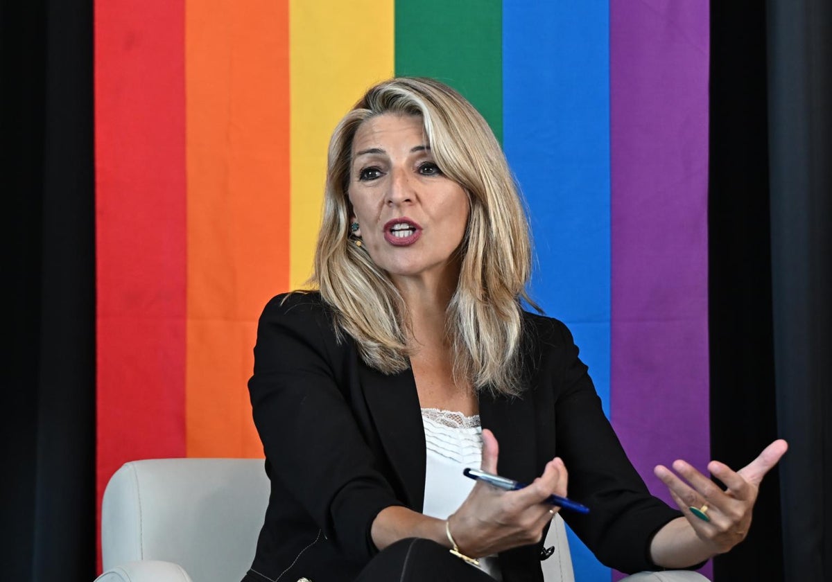 La vpresidenta segunda y ministra de Trabajo y Economía Social Yolanda Díaz, interviene en la inauguración del I Encuentro 'Diversidad LGTBIQ+ en el entorno laboral', organizado por la Federación Estatal de Lesbianas, Gais, Trans, Bisexuales, Intersexuales y más (FELGTBI+)