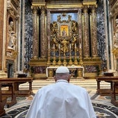 El Papa, sin cánulas nasales, aparece en Santa María la Mayor para rezar