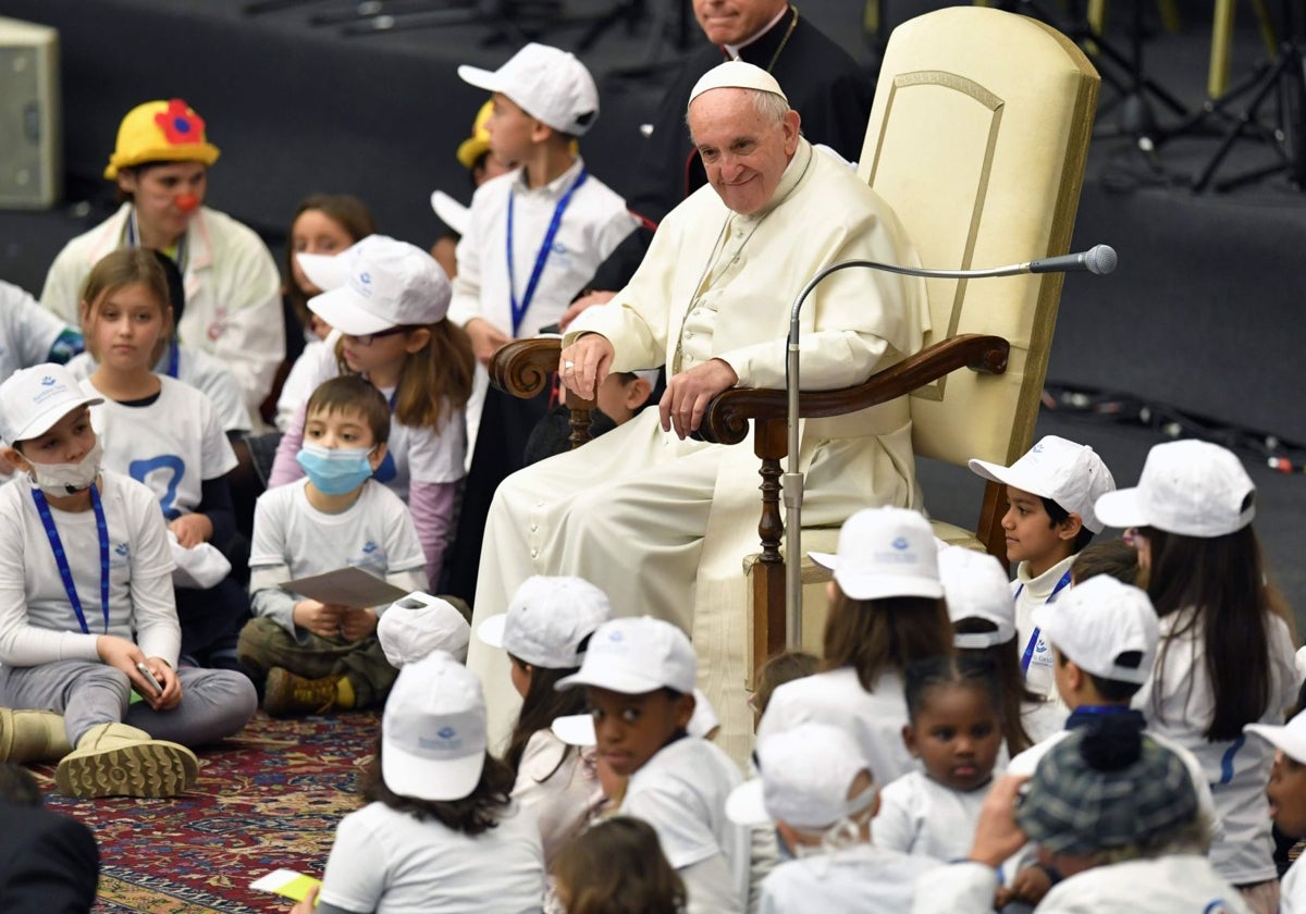 El Papa Francisco en una audiencia con niños de un hospital pediátrico en 2016