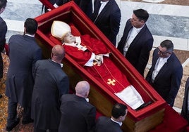 El proceso de embalsamamiento que pidió el Papa Francisco para ser mostrado en público tras su muerte