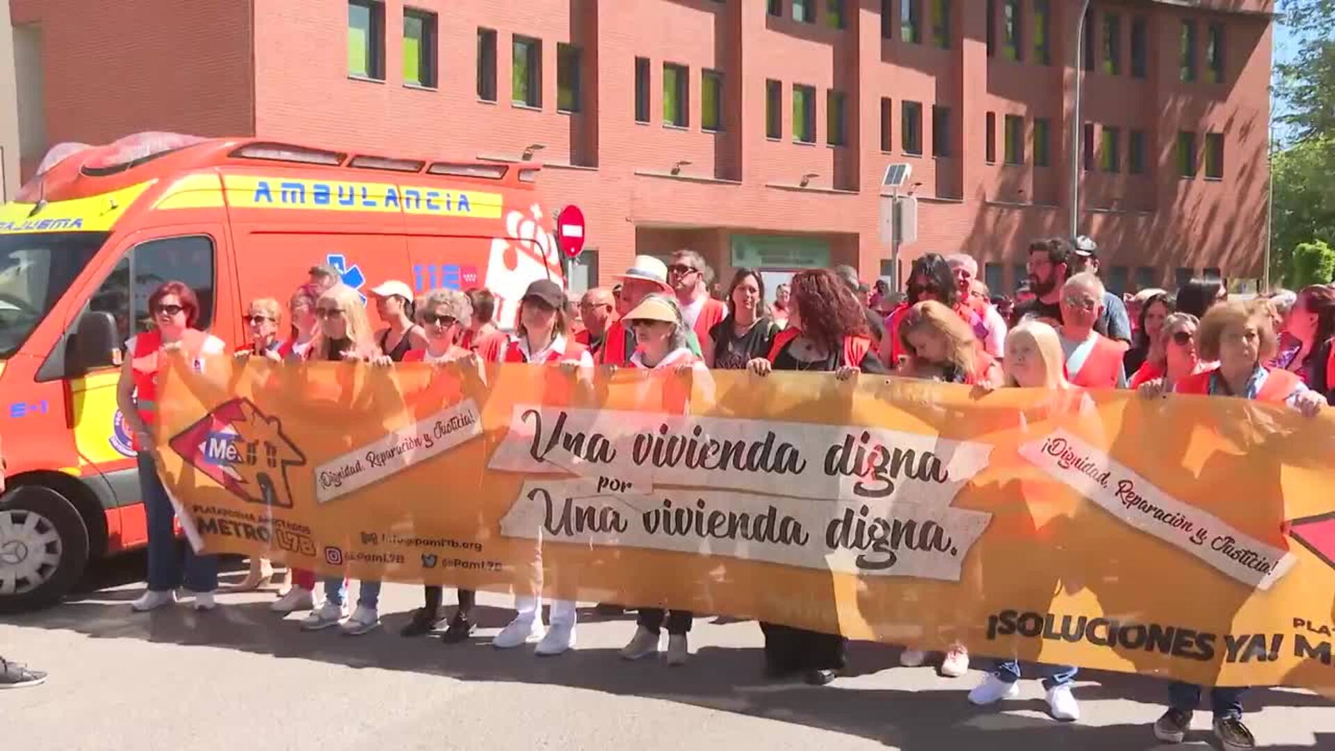 Afectados por la línea 7B de Metro reclaman &quot;soluciones claras&quot; en una manifestación