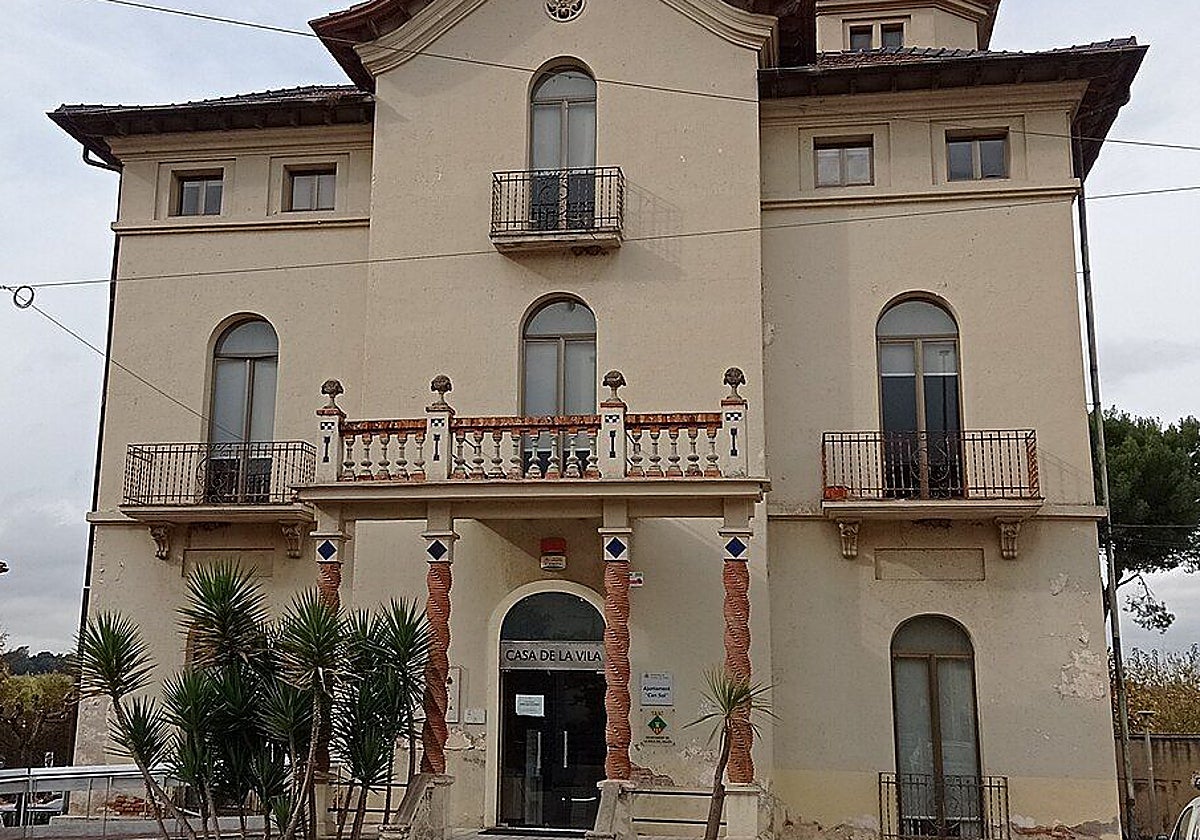 Imagen de la fachada del Ayuntamiento de La Roca del Vallés