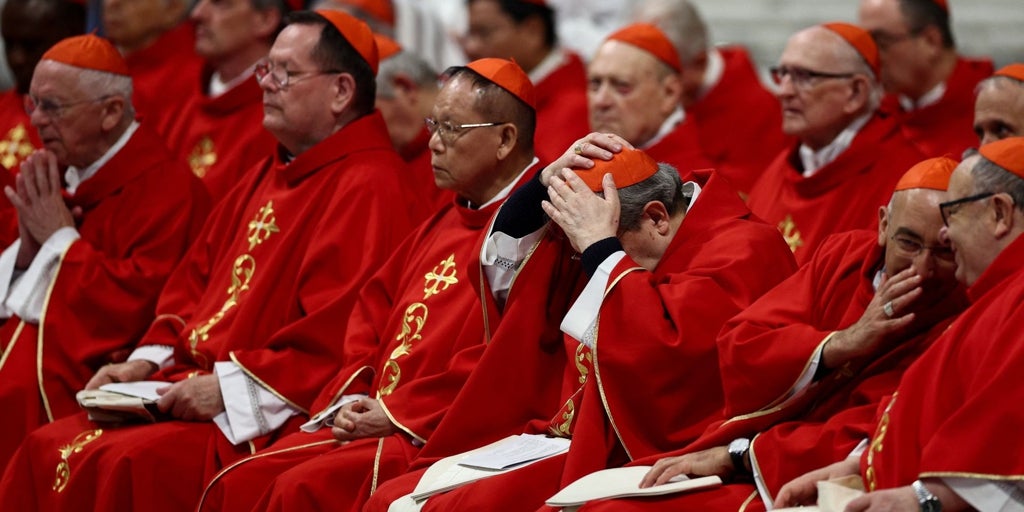 El Vaticano publica en LinkedIn una oferta de trabajo completa para cubrir el empleo de «Papa»