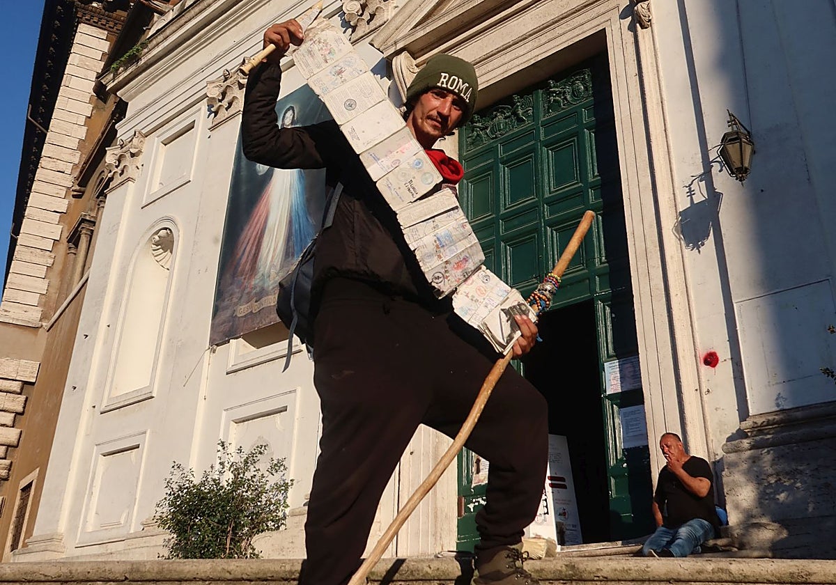 Juan del Arco, el peregrino sevillano al que Francisco regaló 100 euros y un rosario