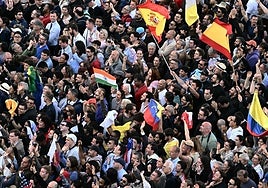 «¡Bianca, bianca!»: carreras, nervios, aplausos y emoción para recibir al nuevo Papa