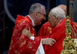 «Auguri e doppi»: la doble felicitación de Re a Parolin que desató los rumores antes del cónclave