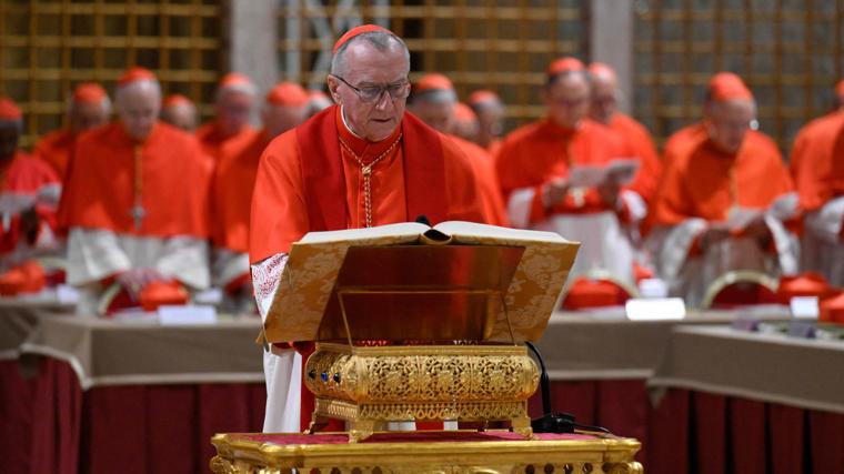 Pietro Parolin al inicio del Cónclave
