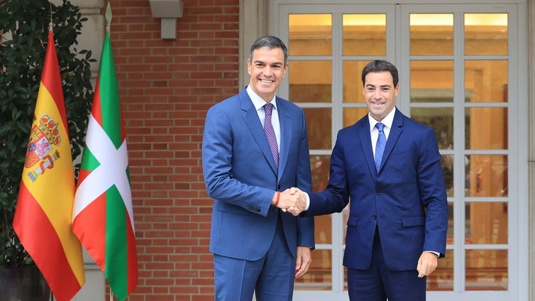 Tensión entre los socios: el Gobierno vasco se opone al nuevo decreto de universidades de Sánchez contra la privada