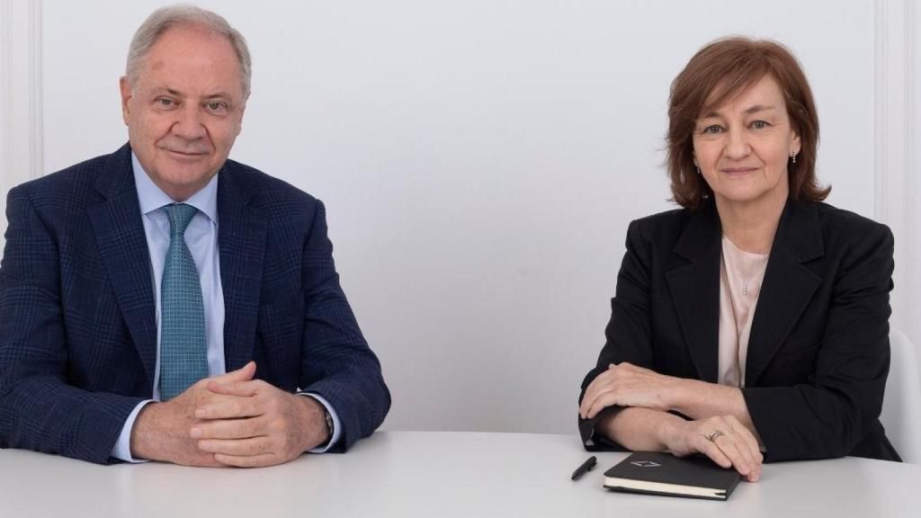 Santiago de Torres, hasta ahora presidente ejecutivo, e Isabel Lozano, antigua consejera delegada, en una imagen de archivo