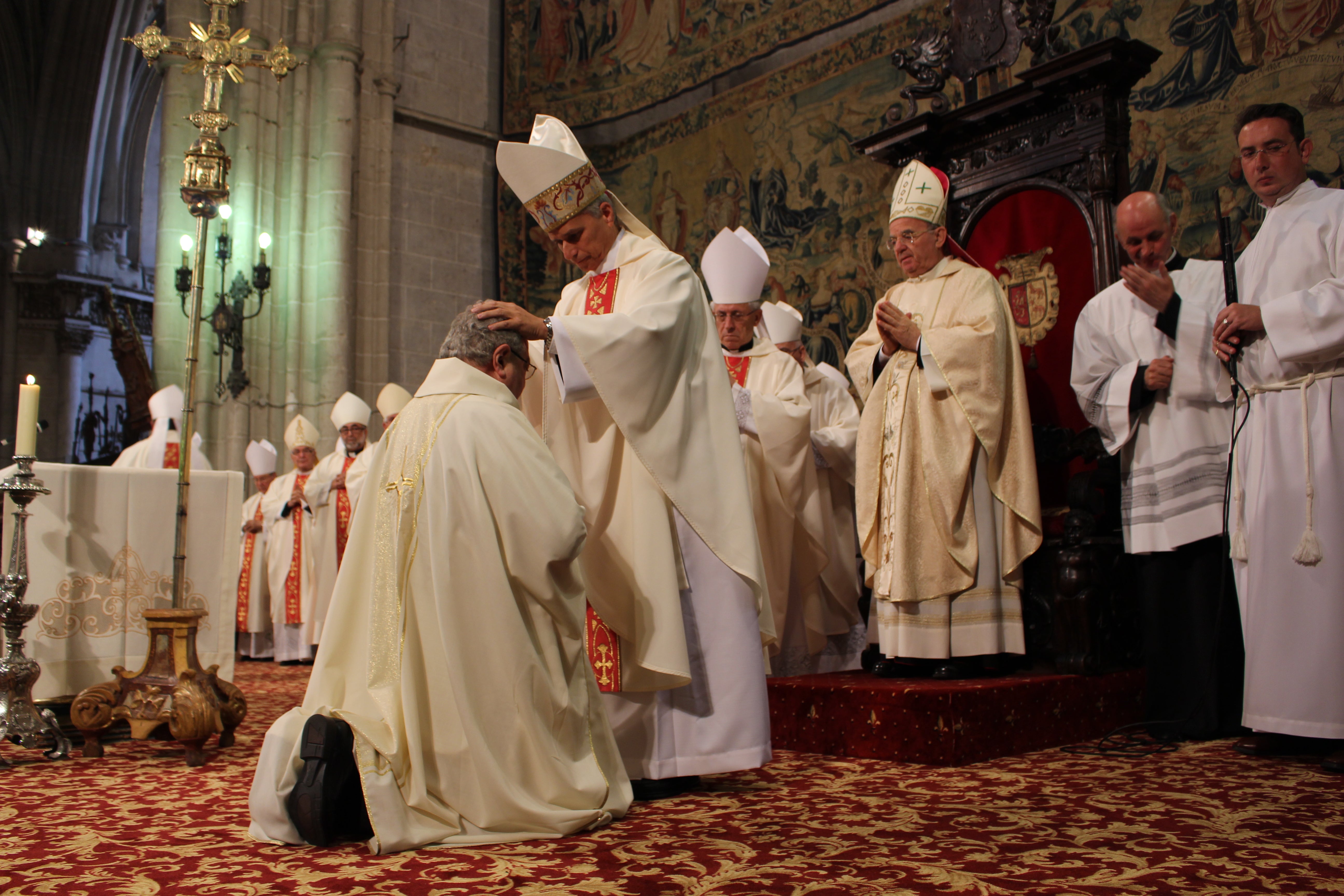 En 2016 el entonces cardenal Robert Prevost viajó a España para participar en la consagración episcopal de Manuel Herrero, nombrado obispo de Palencia por el Papa Francisco.