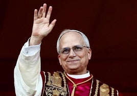 El cardenal Prevost dio la sorpresa y lideró el cónclave desde la primera votación
