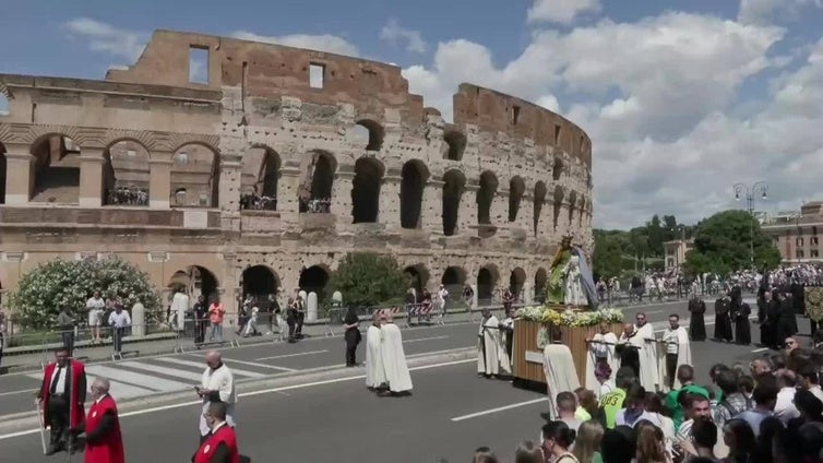 La devoción de la Semana Santa sevillana llega a Roma en forma de procesión