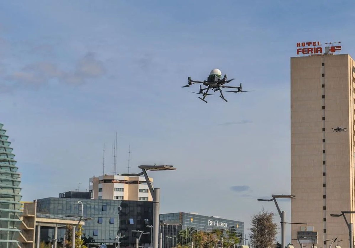 Imagen de uno de los vuelos experimentales para transportar material sanitario con drones