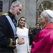 Los Reyes saludan al Papa León XIV tras la misa de inicio de Pontificado en El Vaticano