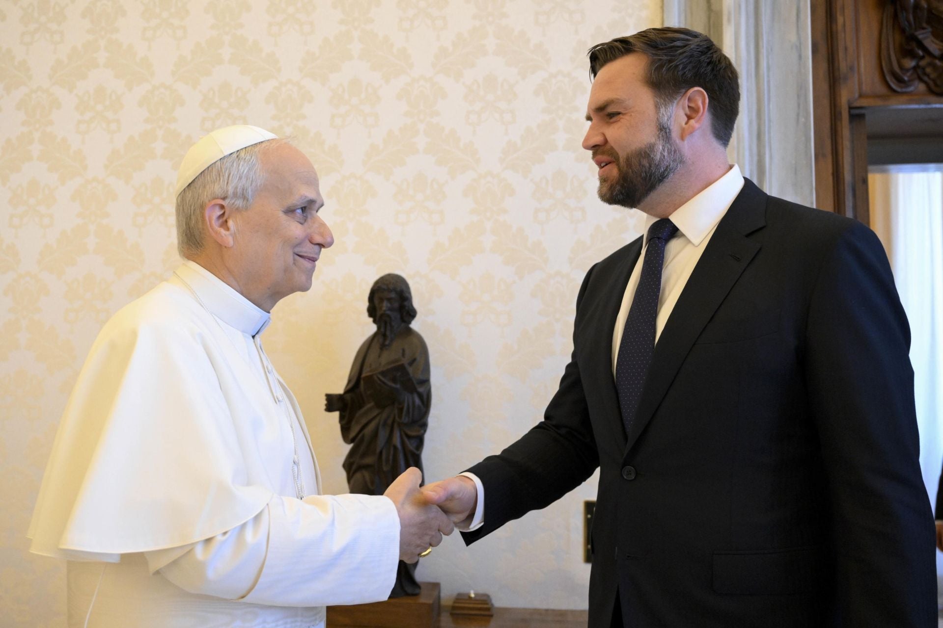 El Vicepresidente estadounidense J.D. Vance y el Papa León XIV durante su encuentro en el Vaticano