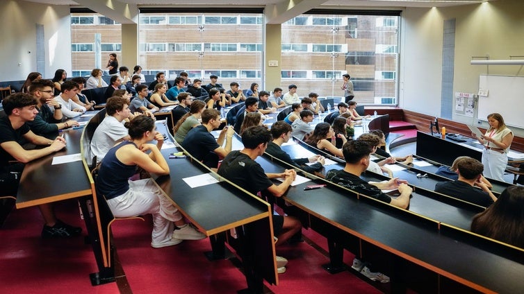 Notas de corte de acceso a la universidad en España en 2025: consulta tu carrera en este buscador