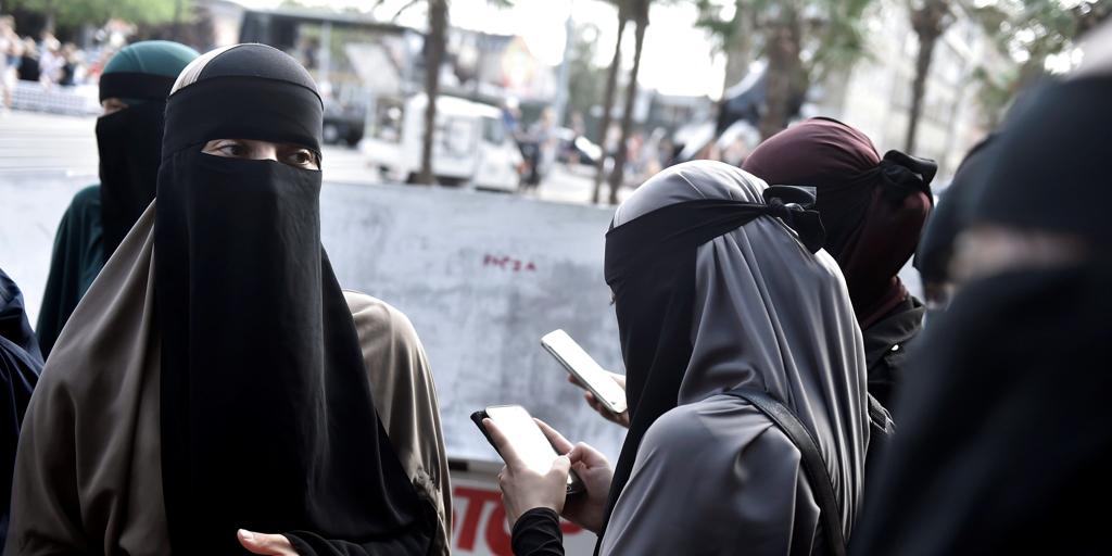 Junts rechaza el burka, el nicab y el uso de cualquier velo en escuelas y extraescolares