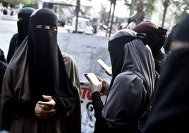 Junts rechaza el burka, el nicab y el uso de cualquier velo en escuelas y extraescolares