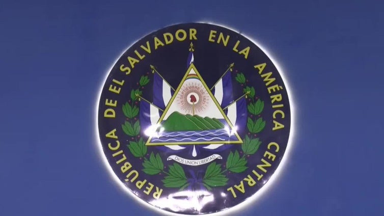El Congreso de El Salvador avala ley que grava con 30 % las donaciones externas a ONG