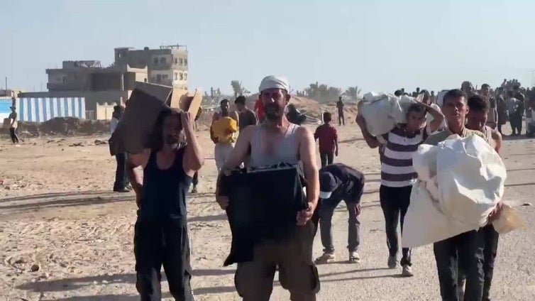 La denominada Fundación Humanitaria para Gaza reparte comida en Rafah
