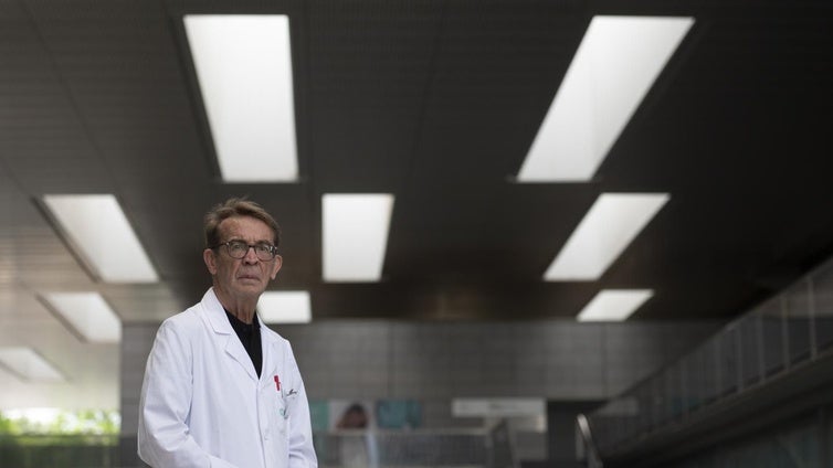 «Los oncólogos médicos se limitan a seguir los ensayos clínicos, si no hay patrocinador no investigan»
