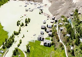 El riesgo de inundaciones por la obstrucción de un río tras el derrumbe de un glaciar amenaza a un valle suizo