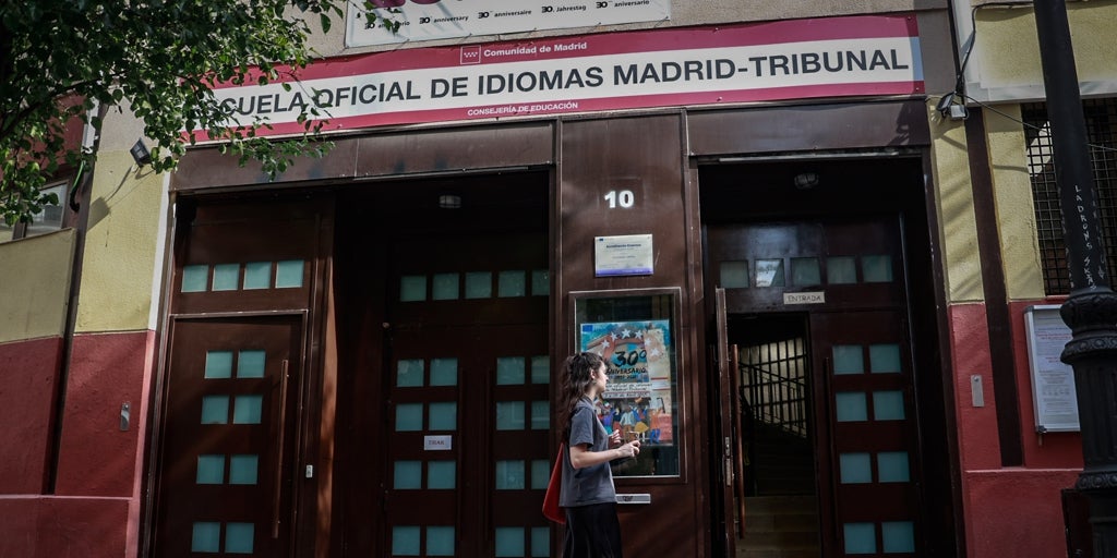 Españoles examinándose de español para ganar puntos en las oposiciones: «La picaresca es tal que lo saben los preparadores»