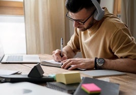 Te aseguran empleo y puedes estudiarlas desde casa: las carreras online que casi nadie conoce