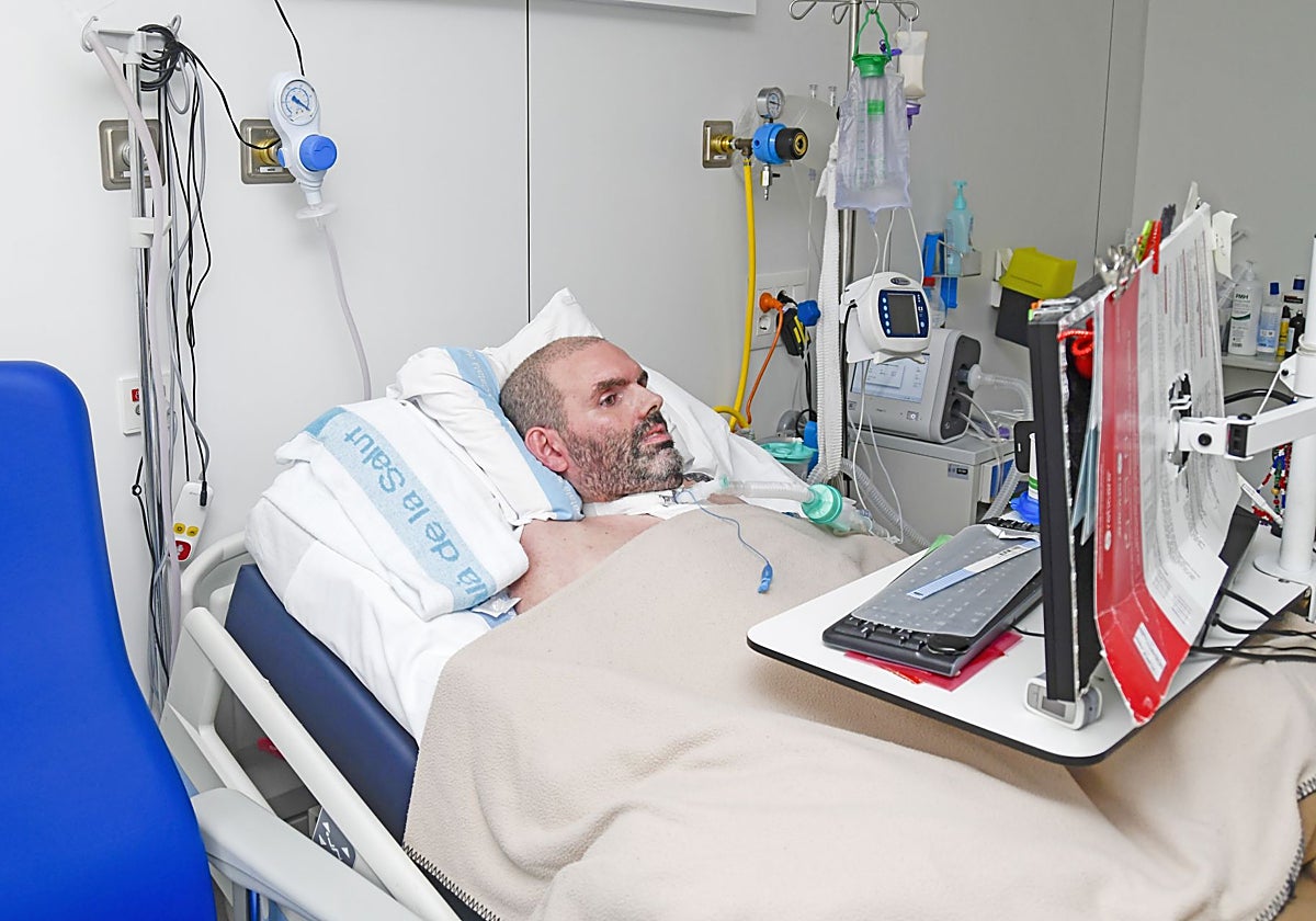 Héctor Herrero, en la cama del hospital